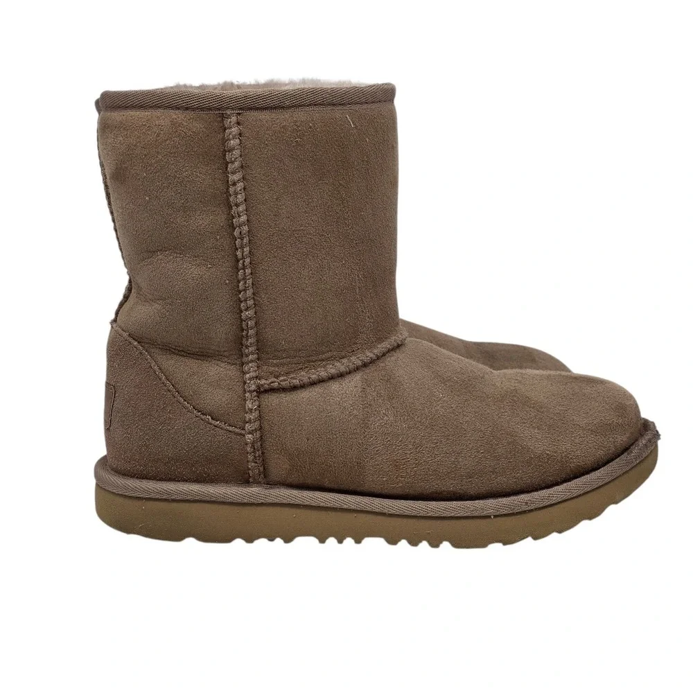UGG Classic Short II‎ Burnt Cedar Suede Sheepskin Boots Size 4 Kids 5.5 Women
